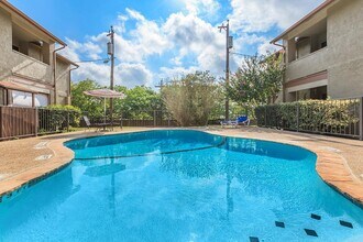 Austin Woods Apartments in San Antonio, TX - Building Photo - Building Photo