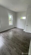 21 Oak St in East Orange, NJ - Building Photo - Building Photo