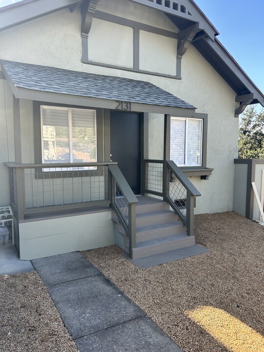 2131 E 27th St, Unit Main House in Oakland, CA - Building Photo