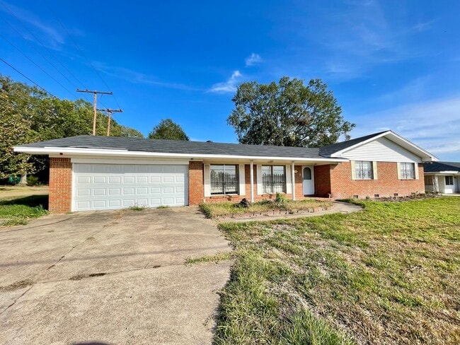 136 Rwe Jones Dr in Grambling, LA - Building Photo - Building Photo
