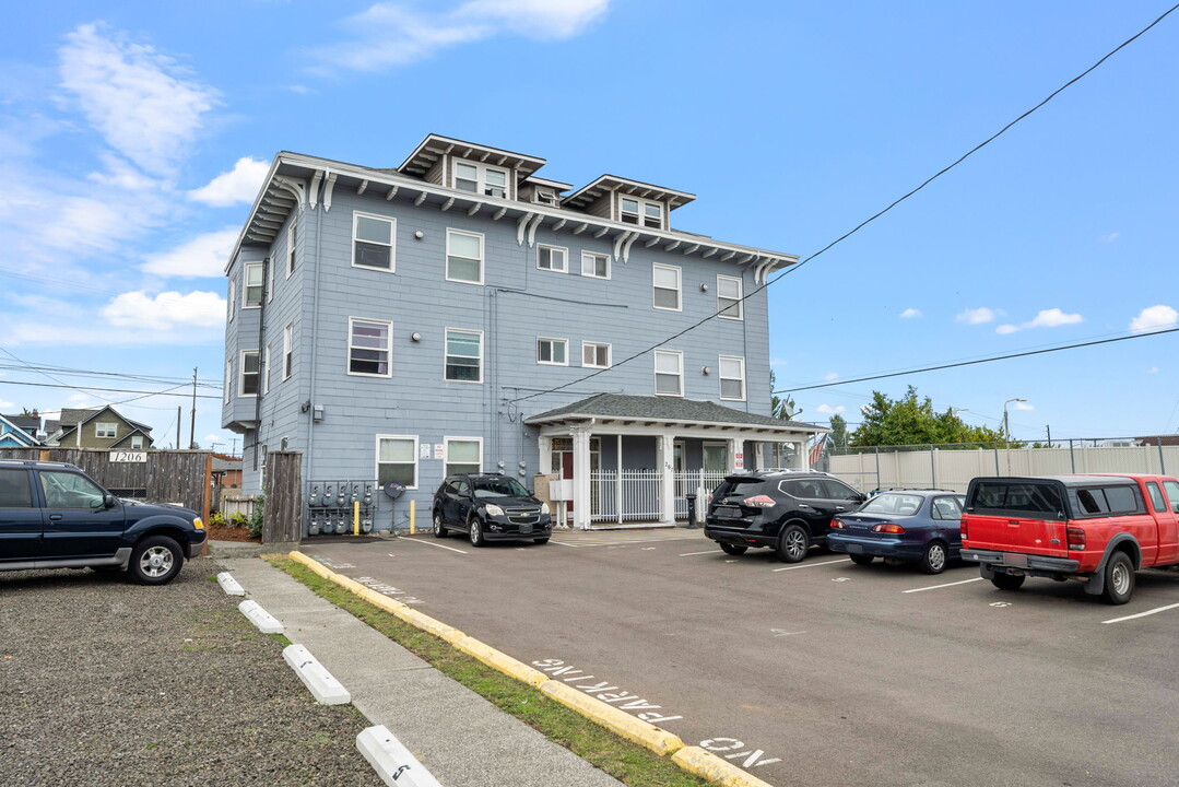 Kitsap Inn in Bremerton, WA - Foto de edificio