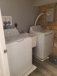 1607 Division St photo'