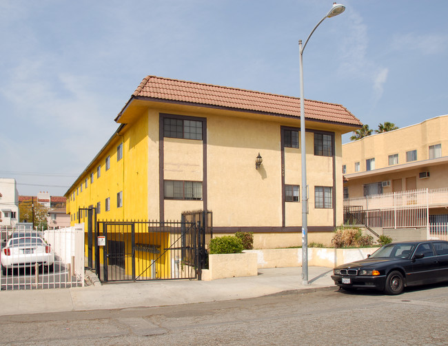 Verona in Los Angeles, CA - Foto de edificio - Building Photo