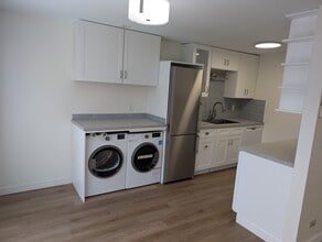 5028 SE Hawthorne Blvd in Portland, OR - Foto de edificio - Building Photo