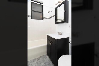 3346 N Marshfield Ave, Unit 209 in Chicago, IL - Building Photo - Building Photo