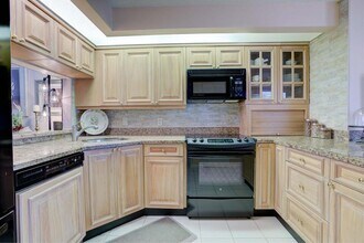 143 Bay Colony Dr N in North Palm Beach, FL - Building Photo - Building Photo