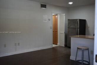 1975 NE 135th St in North Miami, FL - Building Photo - Building Photo