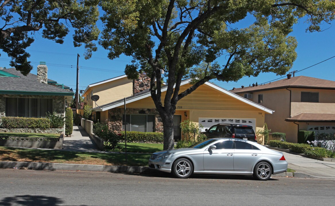 722 E Angeleno Ave in Burbank, CA - Building Photo