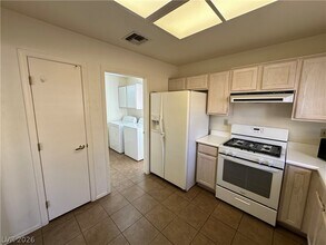 3001 Lotus Hill Dr in Las Vegas, NV - Building Photo - Building Photo