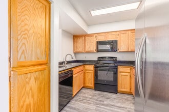 Lotus Villas in Bakersfield, CA - Building Photo - Interior Photo