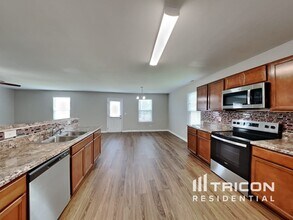 102 Westcott St in La Vergne, TN - Building Photo - Building Photo