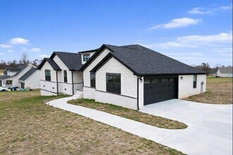 46 Caden Ln in London, KY - Building Photo - Building Photo