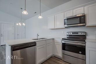 1834 W Newcastle Ln in Saratoga Springs, UT - Foto de edificio - Building Photo