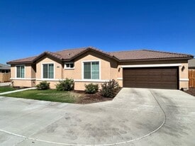 3306 Manchester St in Tulare, CA - Building Photo