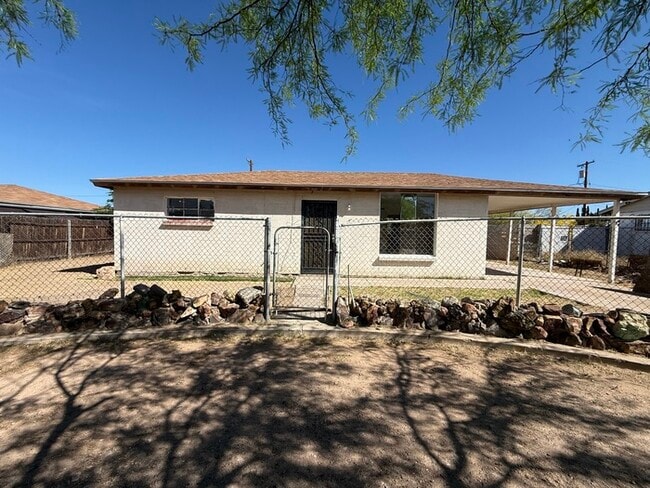 property at 842 W Calle Ramona