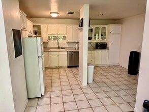 440 Veteran Ave, Unit 407 in Los Angeles, CA - Building Photo - Building Photo