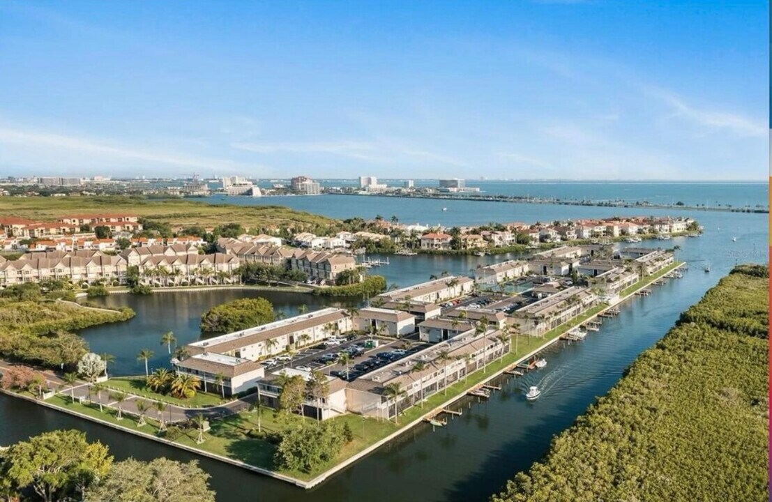 8811 Bay Pointe Dr, Unit c201 in Tampa, FL - Building Photo