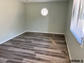 1704 S Wayne St in Bellevue, NE - Building Photo - Building Photo