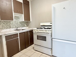 904 Pierre Ave in Windsor, ON - Foto de edificio - Building Photo