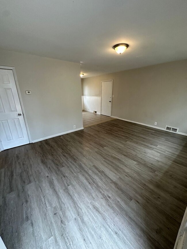 11302 Corrington Ave