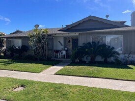 2626 W Aurora St, Unit 4 in Santa Ana, CA - Building Photo