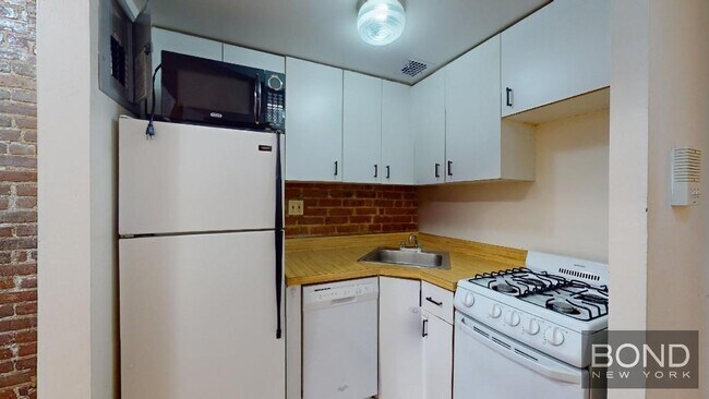 722 Amsterdam Ave in New York, NY - Building Photo - Building Photo