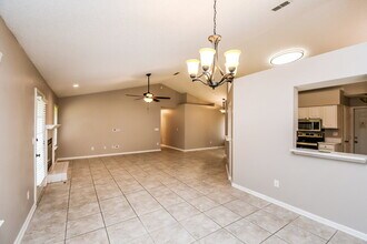 8618 Wyndhurst Dr in Jacksonville, FL - Building Photo - Building Photo