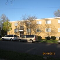 1691 Robinwood Ave, Unit 102 in Lakewood, OH - Building Photo