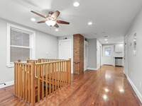 137 W 8th St, Unit #1 in Boston, MA - Foto de edificio - Building Photo