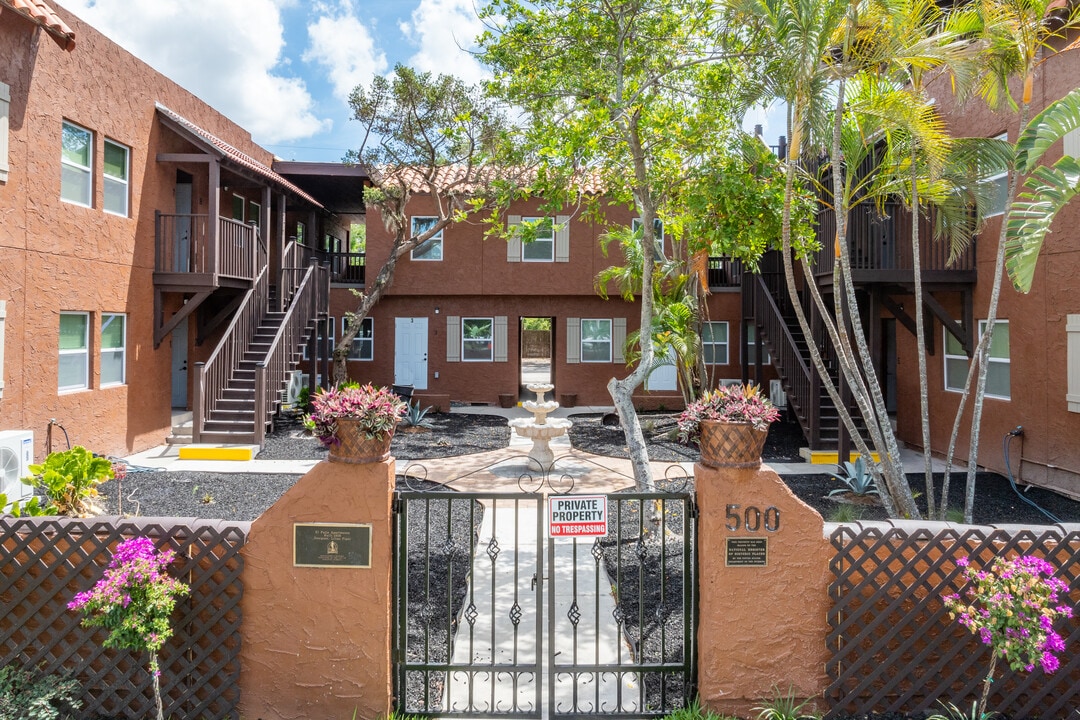 El Patio Apartments Sarasota in Sarasota, FL - Foto de edificio