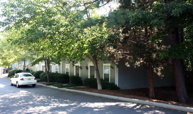 Whitehurst Townhomes in Greensboro, NC - Building Photo - Building Photo