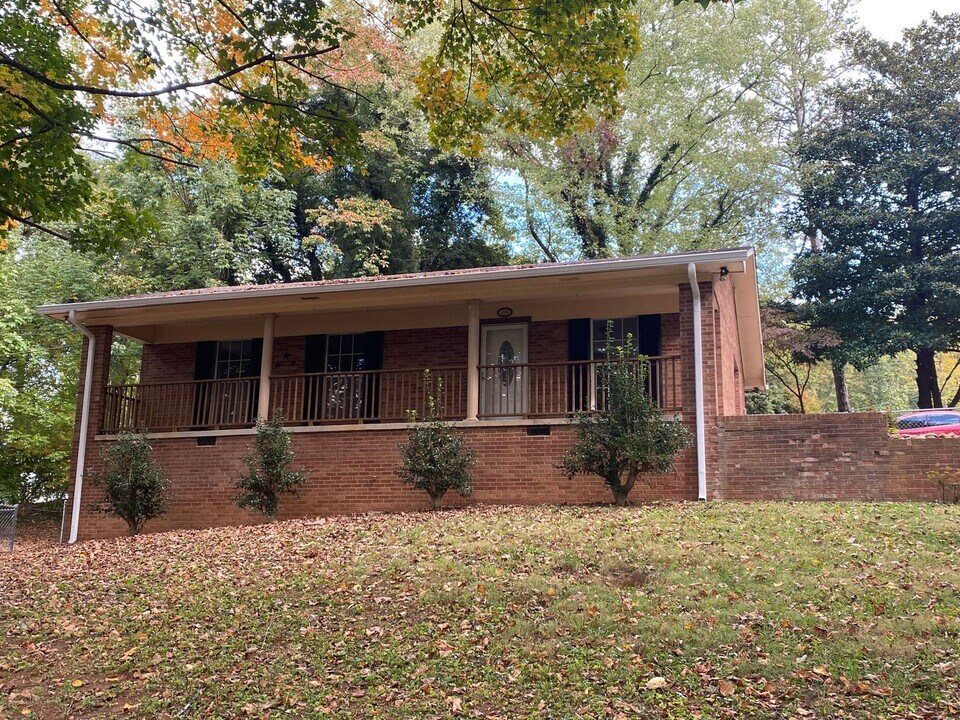 1901 Valley View Dr in Morristown, TN - Building Photo