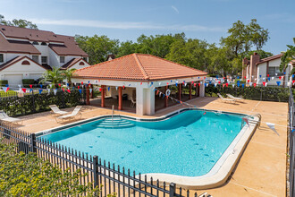 St. Tropez Condominiums in Clearwater, FL - Foto de edificio - Building Photo