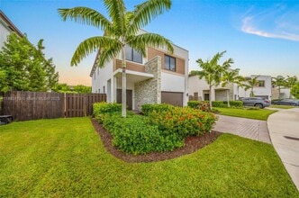268 NE 210th Way in North Miami Beach, FL - Building Photo - Building Photo