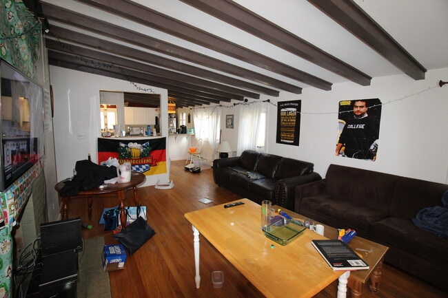 property at 5 Cobblestone Rd