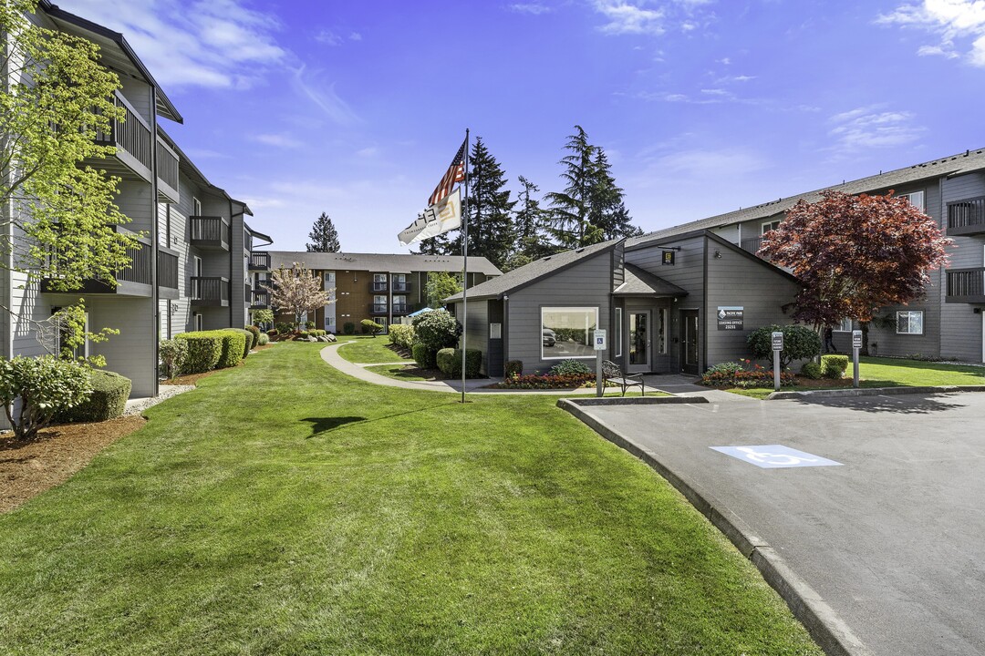 Pacific Park Apartment Homes in Edmonds, WA - Building Photo