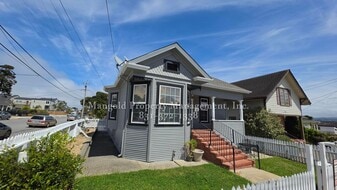 898 Hellam St in Monterey, CA - Building Photo