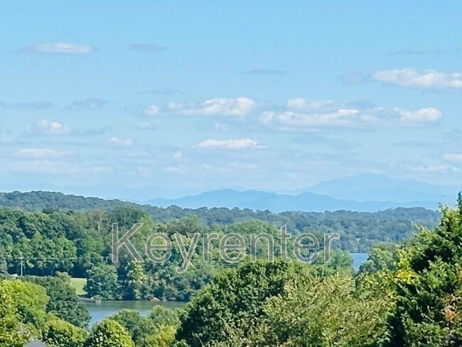 857 Spinnaker Rd in Knoxville, TN - Foto de edificio - Building Photo