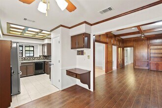 10135 Rita Rd in Dallas, TX - Foto de edificio - Building Photo