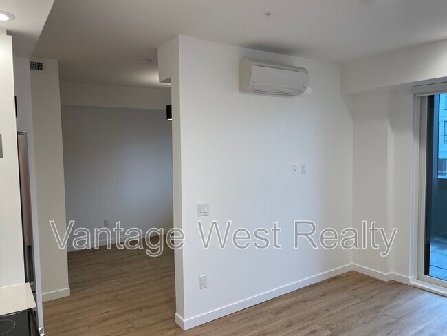 660-660 Cawston Ave in Kelowna, BC - Building Photo - Building Photo
