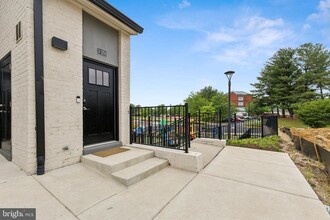 19520 Village Walk Dr in Montgomery Village, MD - Building Photo - Building Photo