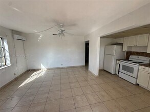 1427 NE 56th St in Fort Lauderdale, FL - Building Photo - Building Photo