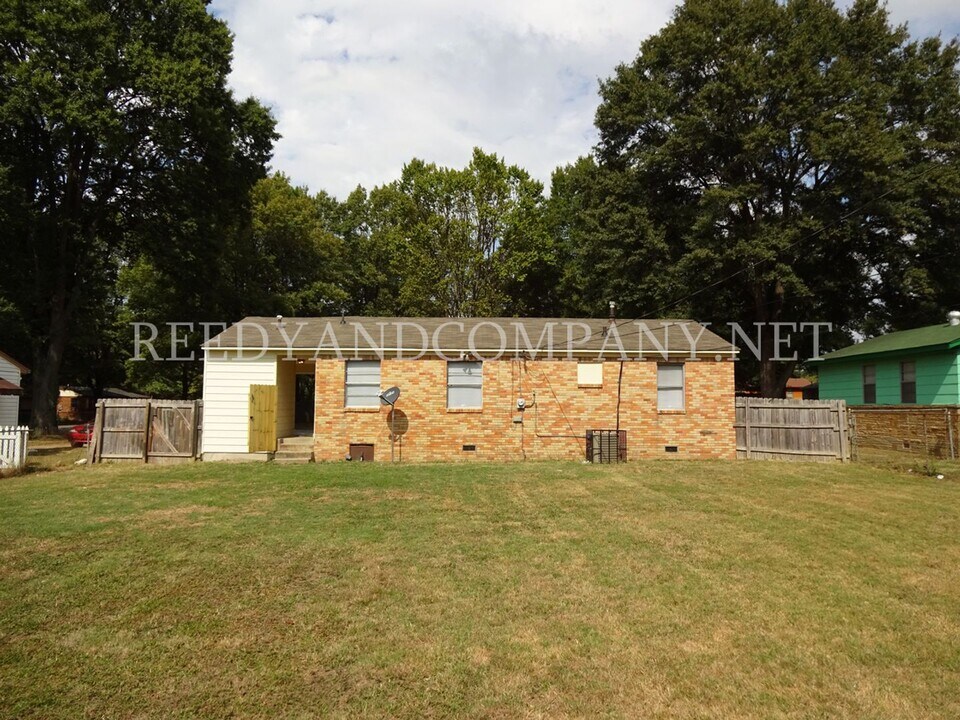 1645 Kilarney Ave in Memphis, TN - Building Photo