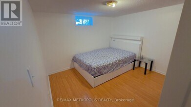 78 Crittenden Square in Toronto, ON - Building Photo - Building Photo