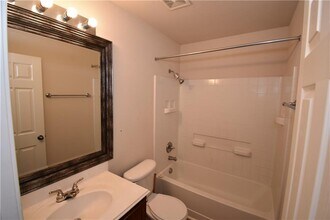 2133 Oltons Bluff Dr in Austin, TX - Building Photo - Building Photo