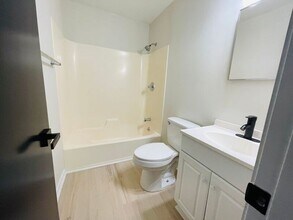 1406 Magnolia W in Excelsior Springs, MO - Building Photo - Building Photo