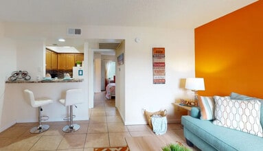 Sandy Lane in Largo, FL - Foto de edificio - Building Photo