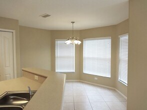 1201 SW Minyo Ave in Port St. Lucie, FL - Foto de edificio - Building Photo