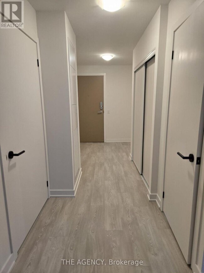 1 Quarrington Lane in North York, ON - Building Photo - Building Photo