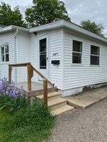 607 W Bridge St in Plainwell, MI - Building Photo